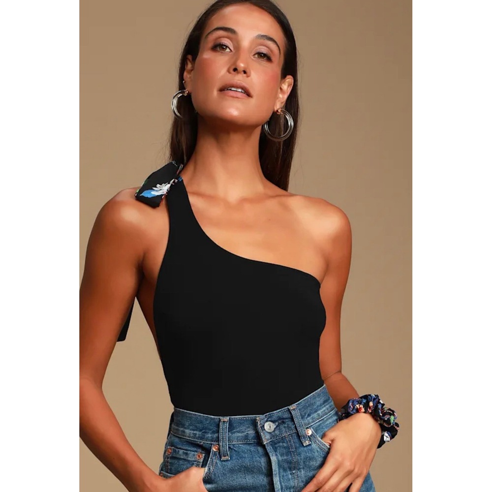Lulus Alicialynn Black One-Shoulder Bodysuit Size‎ Medium NWT
